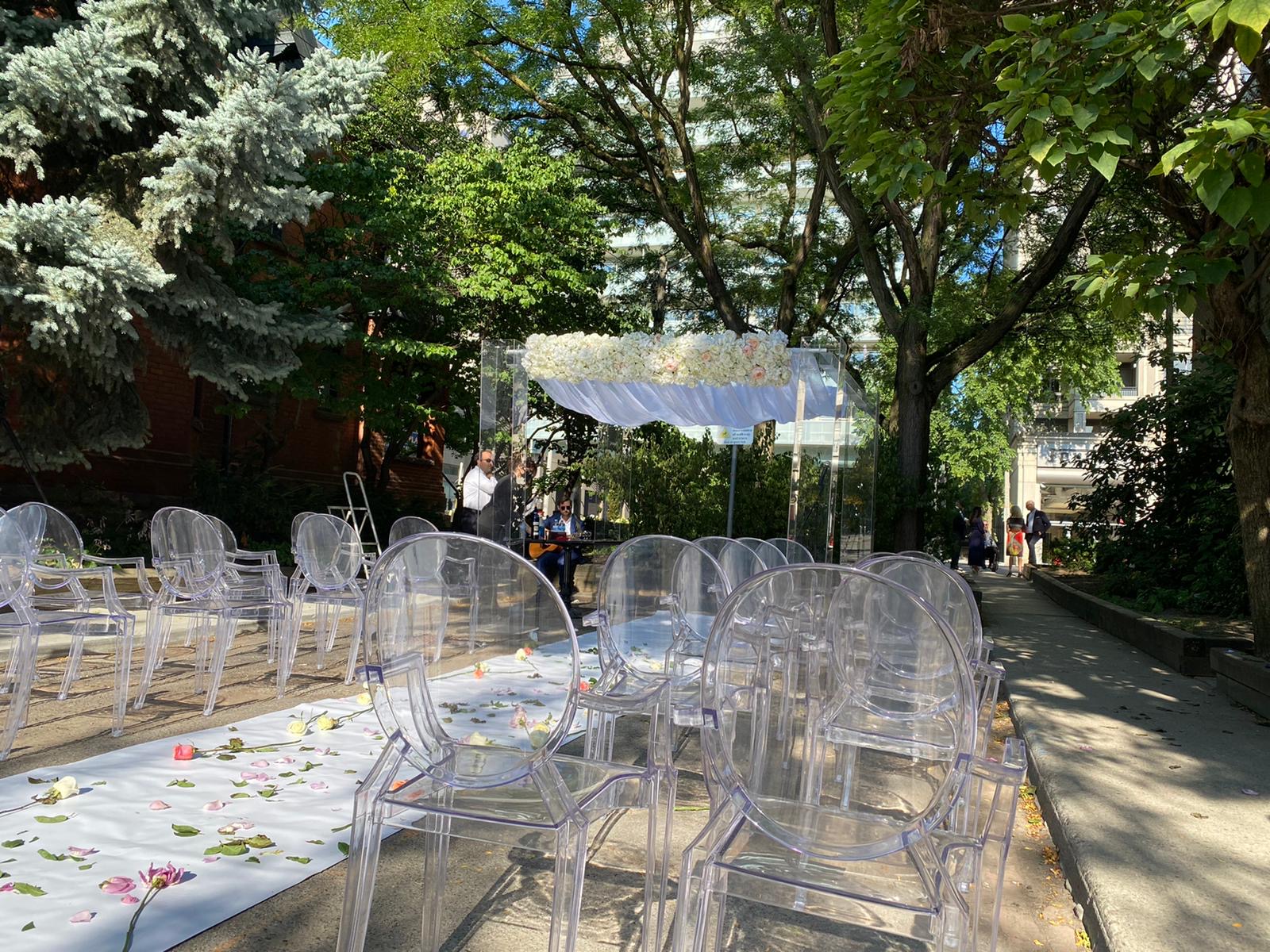 acrylic_chuppah_and_acrylic_chairs.JPG